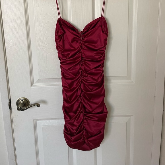 Red oh polly satin dress - Picture 4 of 5